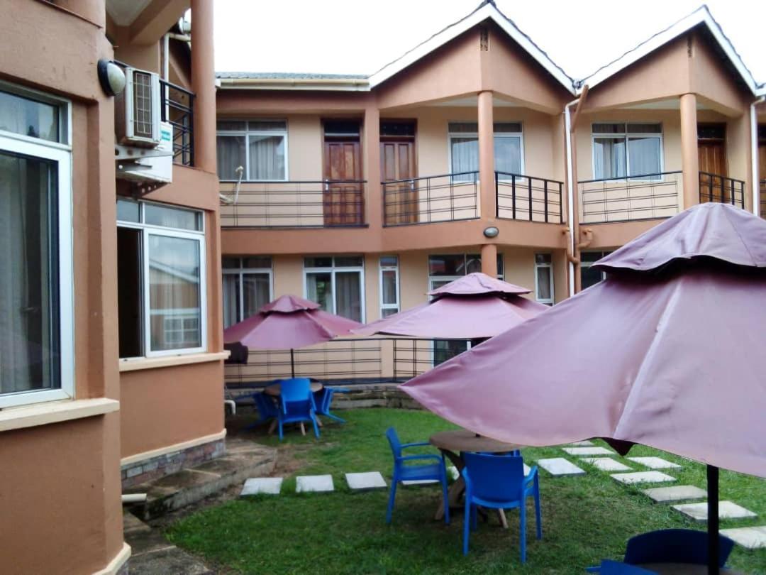 Westcliff Hotel Lira Екстер'єр фото