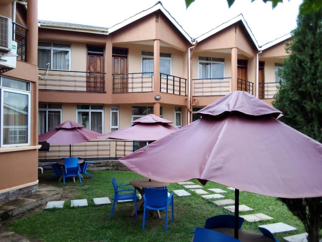 Westcliff Hotel Lira Екстер'єр фото