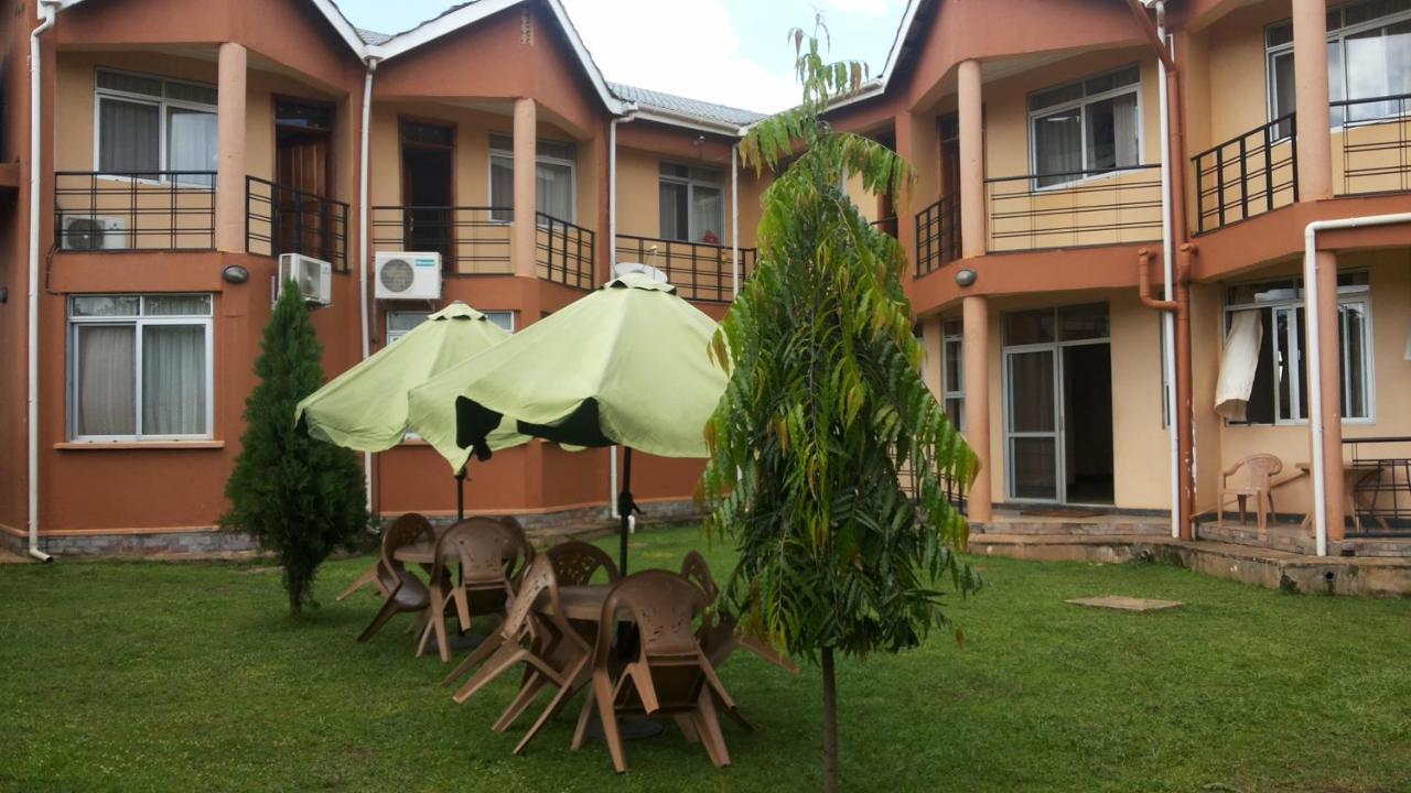 Westcliff Hotel Lira Екстер'єр фото