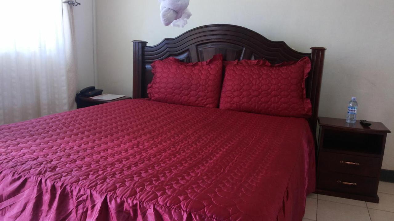 Westcliff Hotel Lira Екстер'єр фото