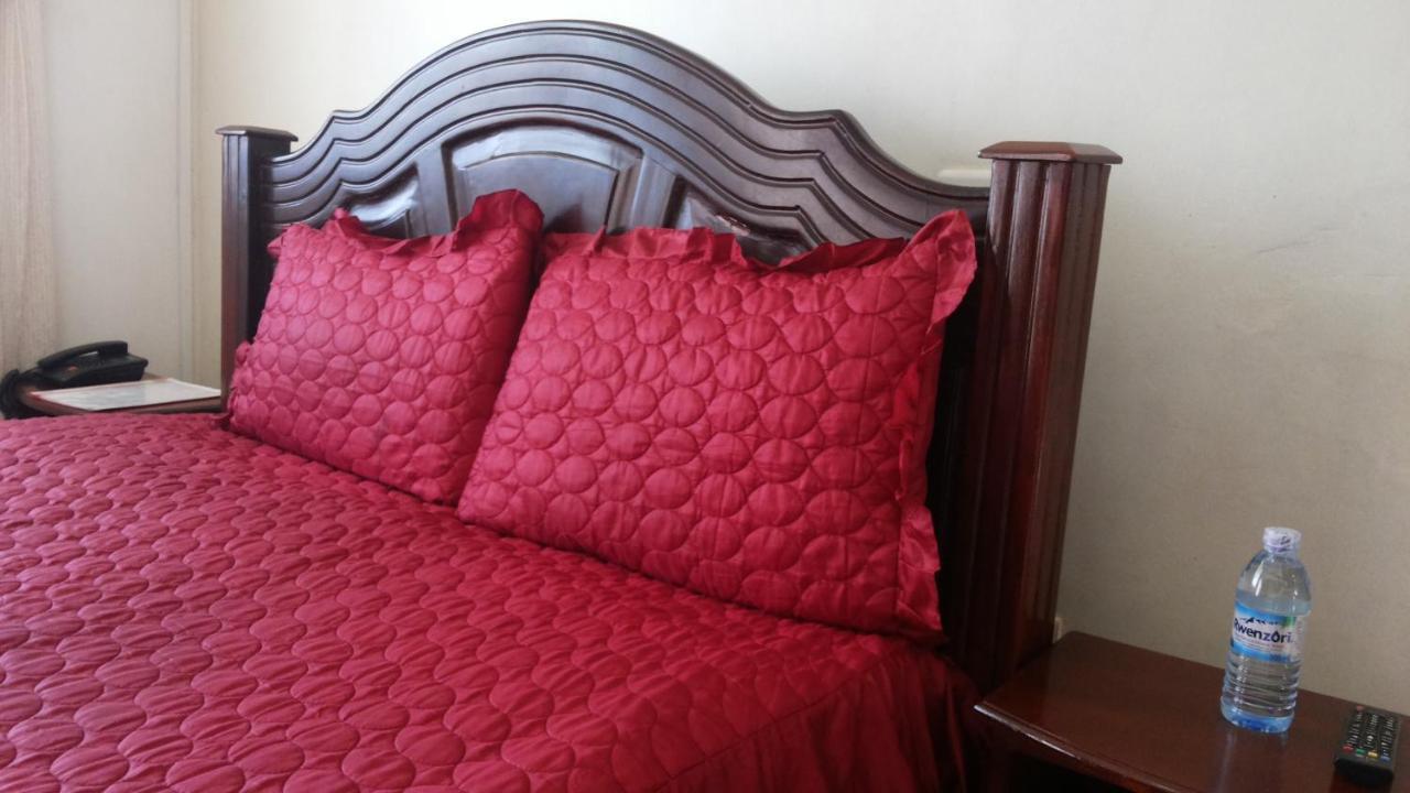 Westcliff Hotel Lira Екстер'єр фото